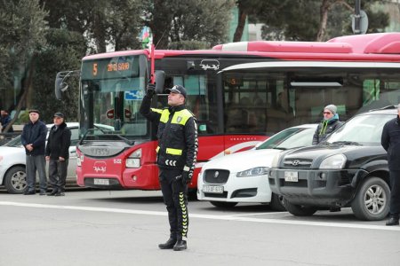 Azərbaycanda saat 12:00-da 20 Yanvar şəhidlərinin xatirəsi bir dəqiqəlik sükutla yad edilib.