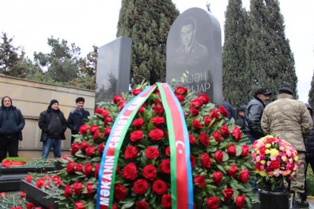 Mərhum Polkovnik Rövşən Cavadov 25-ci anım günündə məzarı başında anıldı Foro-reportaj