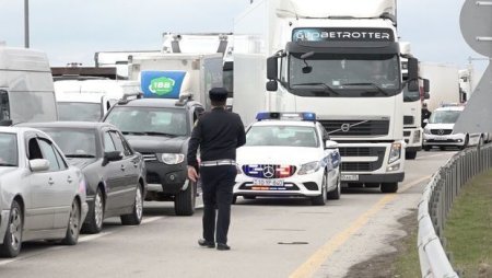 Karantinə rəğmən, yollarda maşınların sayı azalmır - Ekspertdən çıxış yolu