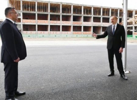 Prezident yataqxanada yaşayanlar üçün tikilən binaları yoxladı FOTO