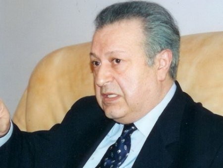 “Hazırda memuarlar üzərində işləyirəm” – Ayaz Mütəllibovla ədəbiyyat söhbətləri