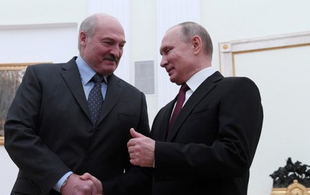 Putin Lukaşenkonu təbrik etdi