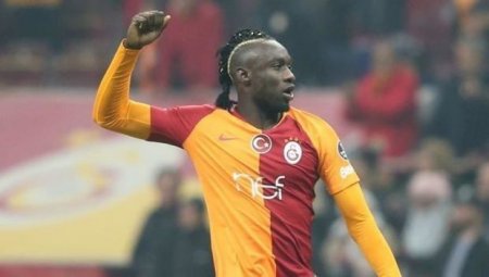 “Neftçi”yə rəqib olan “Qalatasaray”ın hücumçusu jurnalistləri təhqir etdi - FOTO