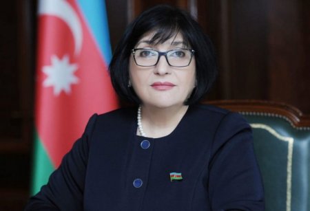 Sahibə Qafarova Moskvaya gedir