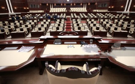 Parlament təhsil haqqı ilə bağlı məsələni qəbul etdi