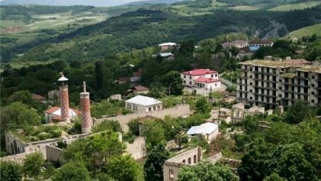 "Oradan Şuşa əl içi kimi görünür"