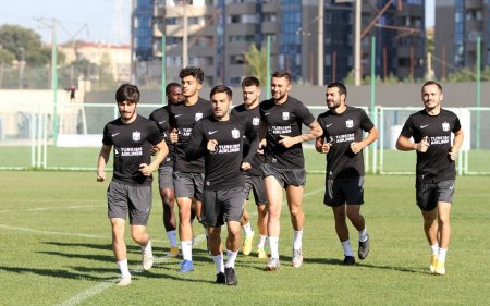 "Neftçi"nin baş məşqçisi və futbolçuları məşqlərə qoşuldu