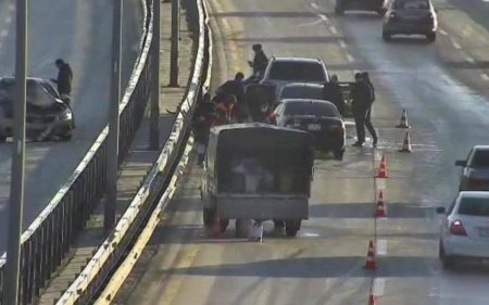 Bakıda yollar buz bağladı, aeroport yolunda zəncirvari qəza oldu