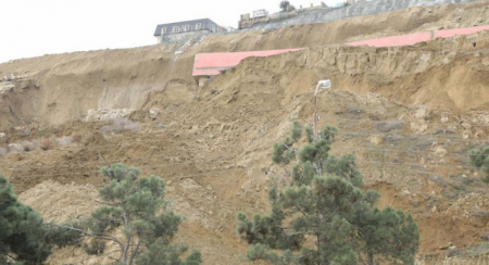 Badamdarda sürüşmə davam edir