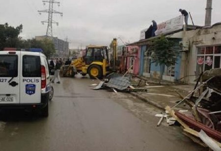 Bakının "Dərnəgül" tikinti bazarı sökülür - SAHİBKARLARA XƏBƏRDARLIQ