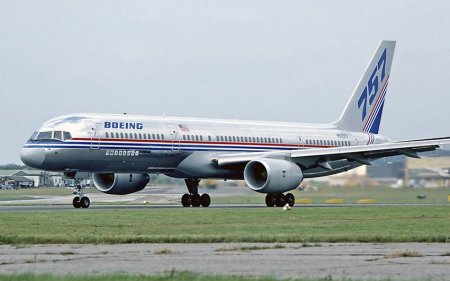 ABŞ-da “Boeing 757” qəza enişi edib