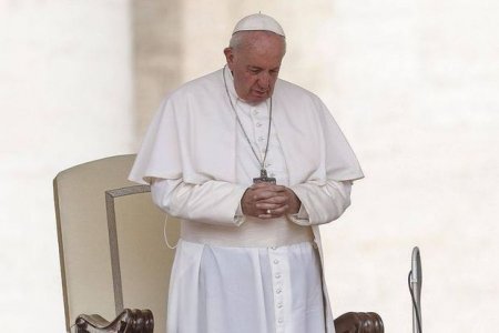 Roma Papası din xadimlərinin məvaciblərini azaldıb