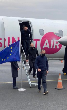 Azərbaycanın təhvil verdiyi erməni hərbçilər İrəvana belə qayıtdı - Fotolar