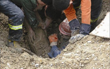 İsmayıllıda fəhlə torpaq uçqunu altında qalıb öldü