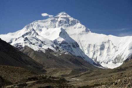 Alimlər Everestdəki buzların sürətlə əriməsini qeydə alıblar