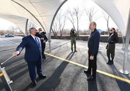 İlham Əliyev və Mehriban Əliyeva Ağcabədidə yenidən qurulan yolun açılışında - YENİLƏNİB + FOTO