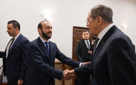 Lavrov və Mirzoyan üçtərəfli bəyanatların icrasını müzakirə etdilər