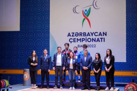 Ağır atletika üzrə Azərbaycan çempionatında qaliblərin təltifetmə mərasimi keçirilib - FOTO