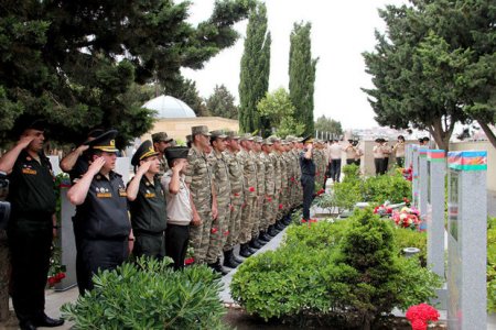 Milli Qəhrəman Mübariz İbrahimovun məzarı ziyarət edilib - FOTO