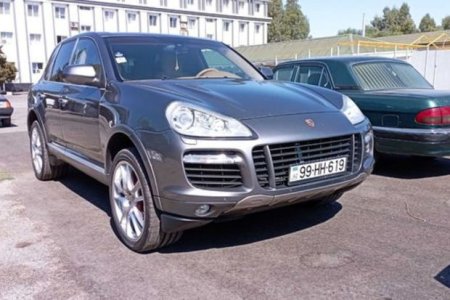 “Porsche”də silah və döyüş sursatları saxlayan şəxs tutuldu - FOTO