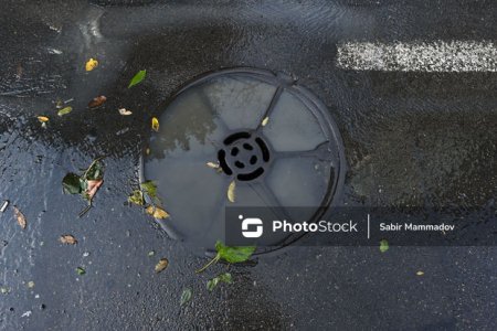 Bakıda kanalizasiya suyu küçəyə axır - FOTO