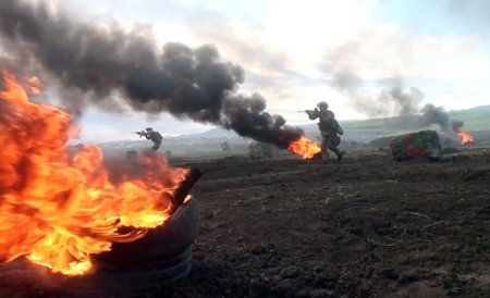 Xüsusi Təyinatlı Qüvvələrin İranla sərhəddəki təlimləri: Şərti hədəflərə qəfil atəş basqını edildi - VİDEO