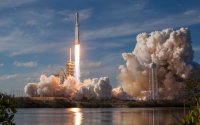 “SpaceX” növbəti internet peykləri qrupunu orbitə çıxarıb